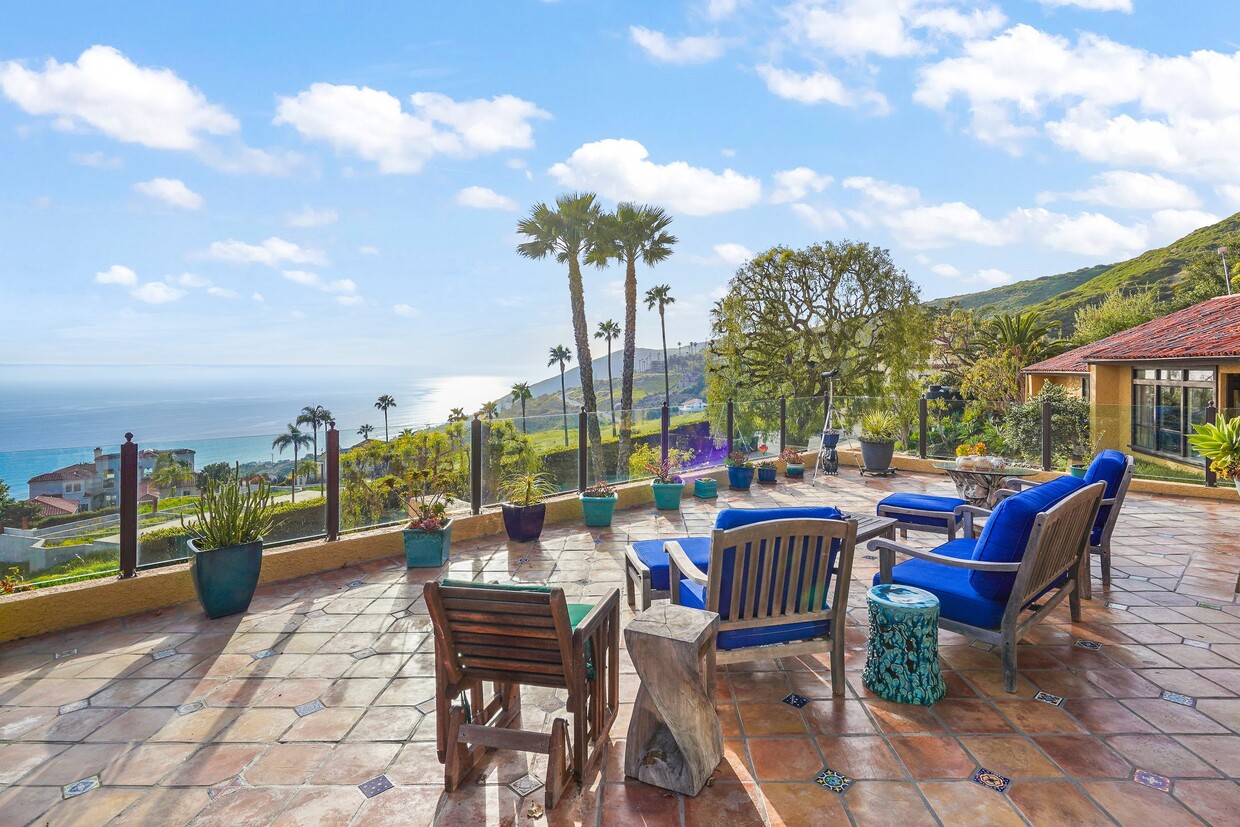 enorme vista de la terraza desde la sala familiar - 4244 Avenida de la Encinal