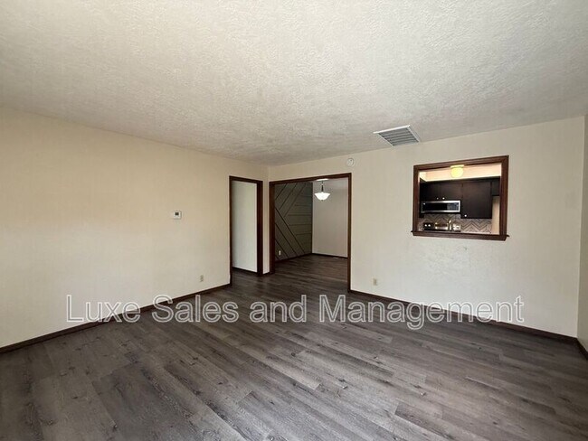 Foto del edificio - 8308 NW 8th St