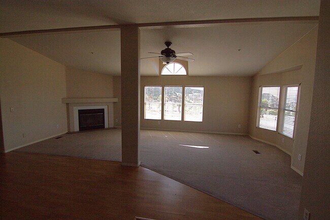 Building Photo - Spacious 4 Bed / 2 Bath Home with Mountain Views in Acton