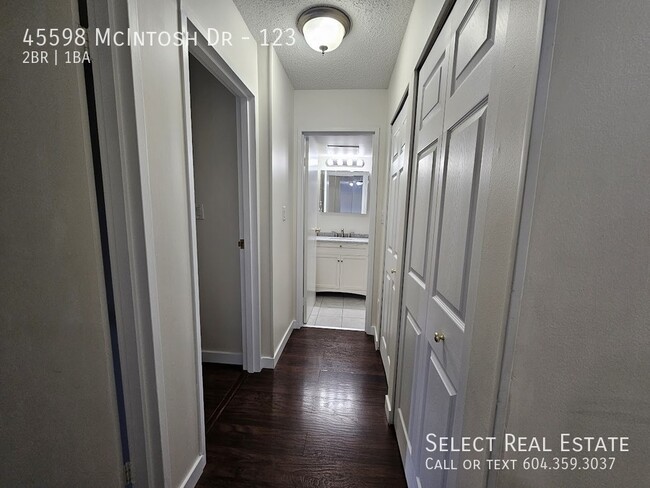 Building Photo - 45598 McIntosh Dr