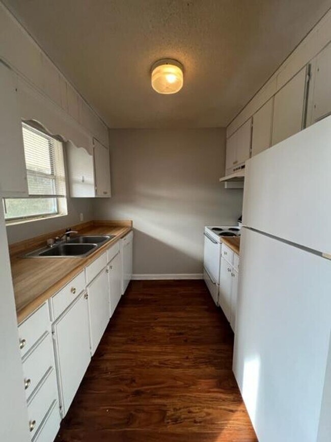 Foto del edificio - 2 Bedroom/1 Bath Apartment located in Hahi...