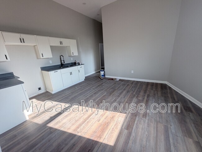 Photo - 1413 Court Avenue Apartment