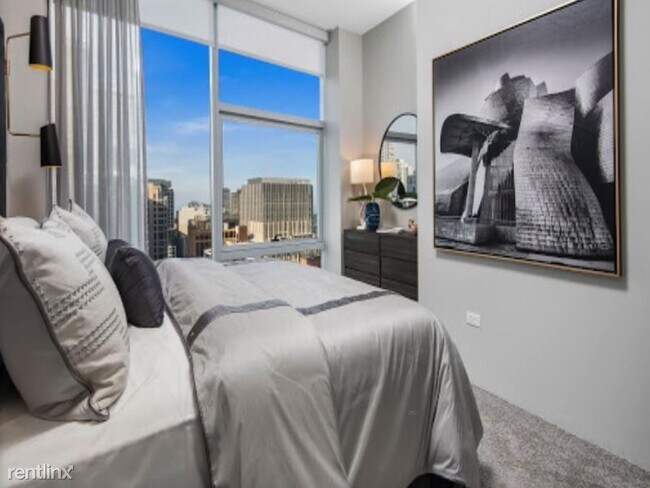 Foto del edificio - 1 br, 1 bath Apartment - 332 E Illinois St