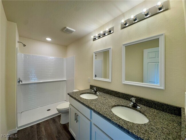 Building Photo - 3029 Mockingbird Rd