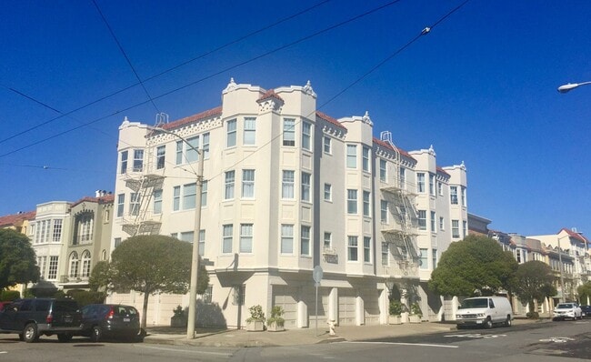 Building Photo - The Franciscan Apartments - Prime Marina one block from Chestnut