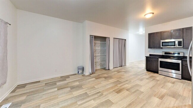 Foto del edificio - 417 E 18th Ave