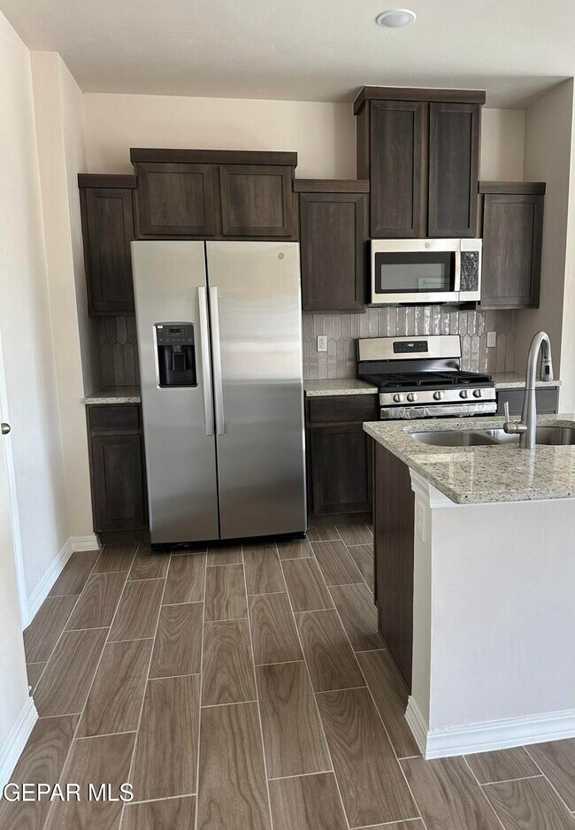 Building Photo - 5033 Munir Khouri St