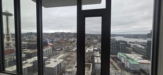 Building Photo - 2510 6th Ave