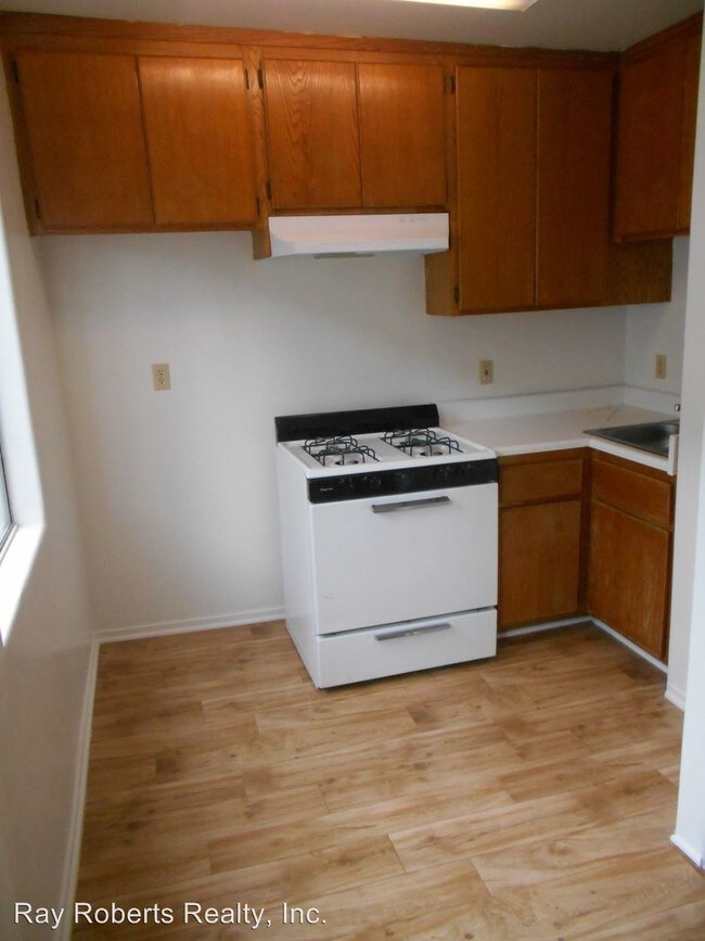 Building Photo - 637 S MCDONNELL Ave