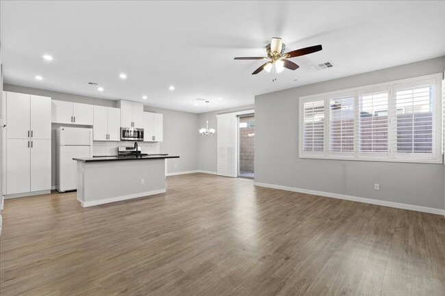 Building Photo - Beautiful and Highly Upgraded Townhome!