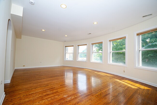 Foto del edificio - 7554 N Claremont Ave