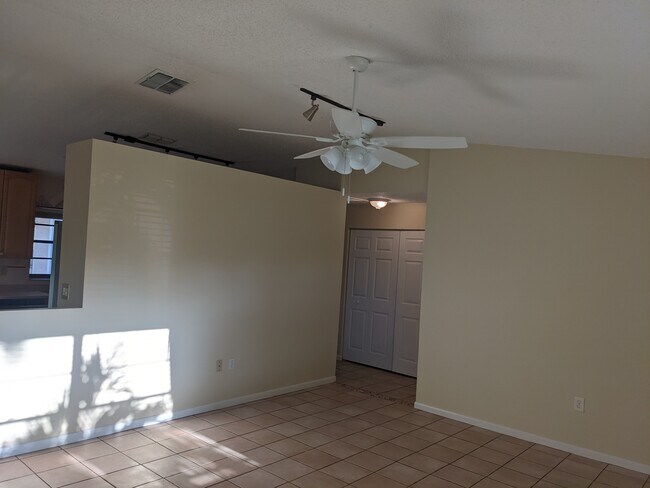 Building Photo - 1282 Dinnerbell Ln E