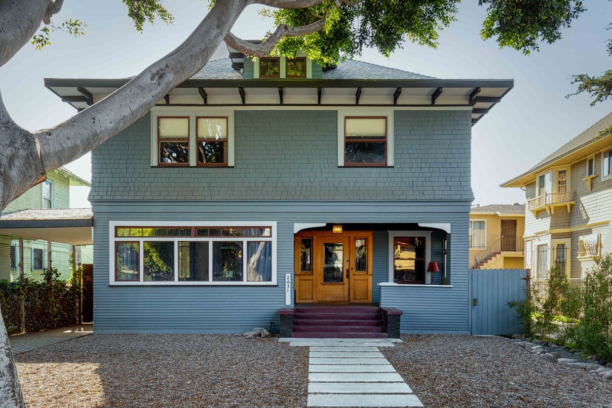 Primary Photo - 2631 Kenwood Ave