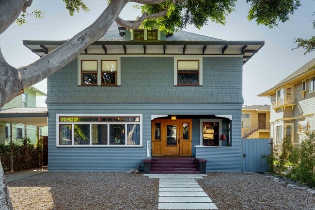 Building Photo - 2631 Kenwood Ave