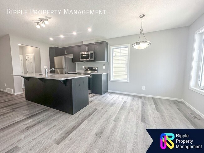 Photo du bâtiment - AMAZING MODERN 3 BEDS/ 2.5 BATHS TOWNHOUSE...