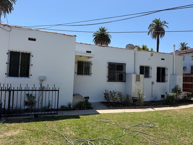 Building Photo - 1147 S Victoria Ave