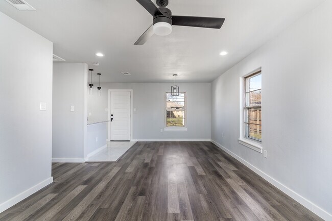 Building Photo - 2233 San Pablo Dr