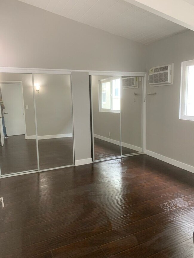 Building Photo - 5210 Romaine St