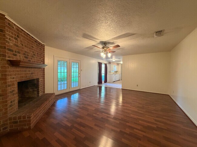 Foto del edificio - 3404 Live Oak Dr