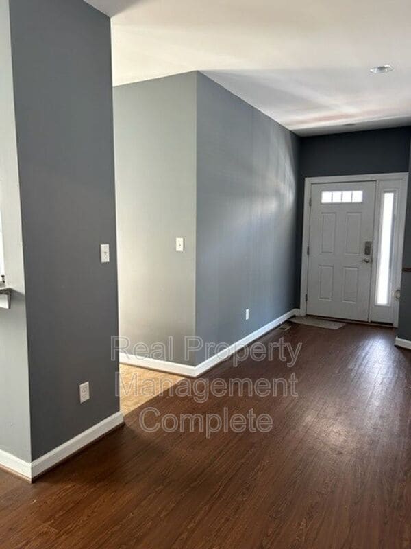 Building Photo - 5007 Killam Ave