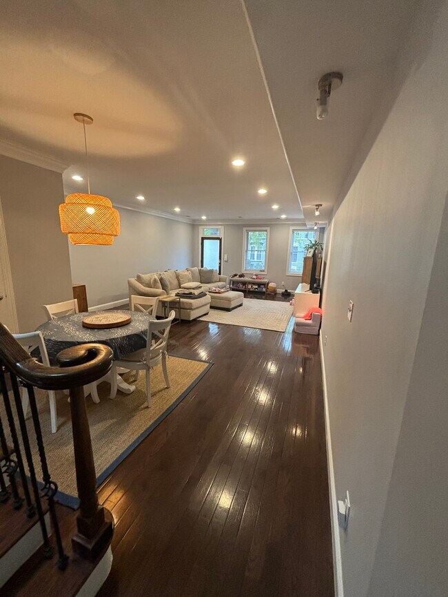 Foto del edificio - 321 T St NW