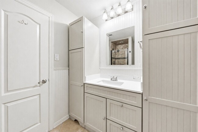 Building Photo - 16310 Emberwood Dr