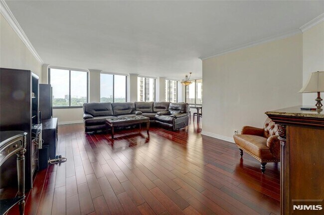 Foto del edificio - 300 Winston Dr