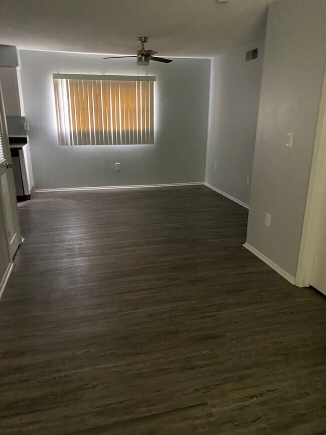 Building Photo - Lugo Riverhill