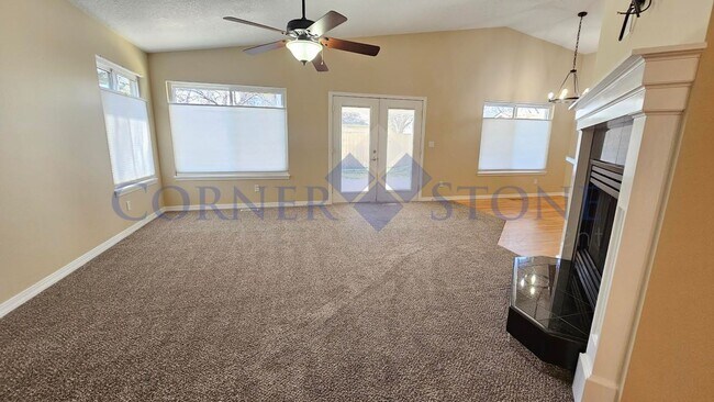 Building Photo - Beautifully Update Home in Boise! MOVE IN ...