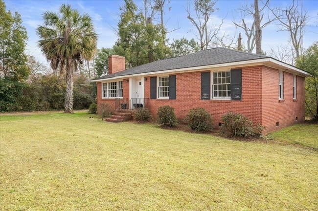 Building Photo - Spacious 3-Bedroom, 1-Bathroom Home in Sav...