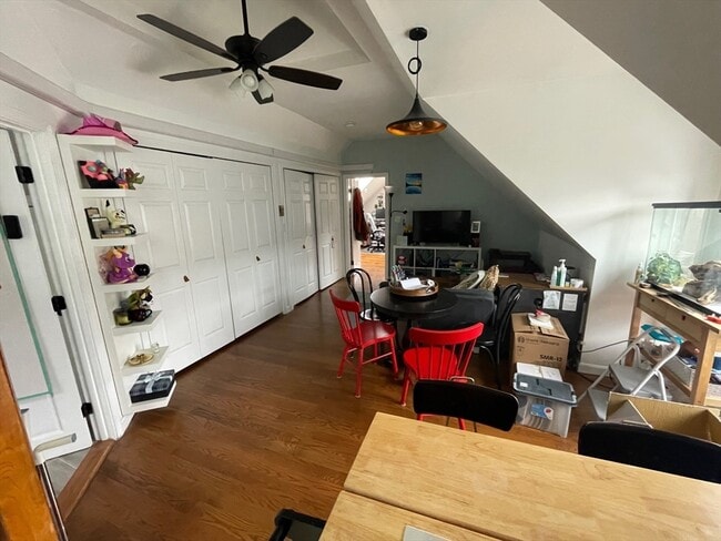 Foto del edificio - 105-107-107 Harvard St