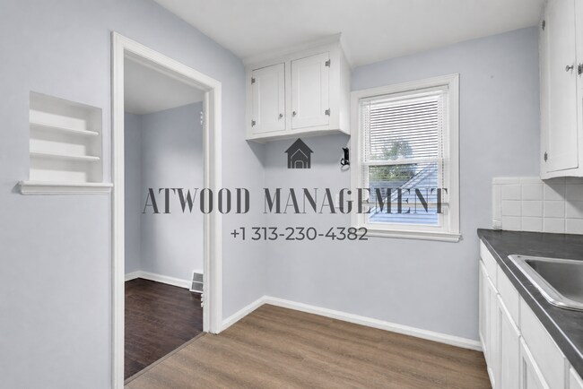 Foto del interior - 14118-20 Evergreen Rd