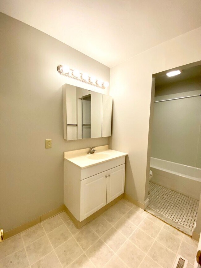 The Yorklyn Apartments and Townhomes Apartments 139 Silver Spur Dr