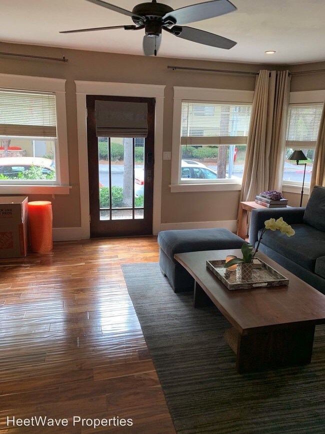 Building Photo - 2 br, 1.5 bath House - 4162 Third Avenue