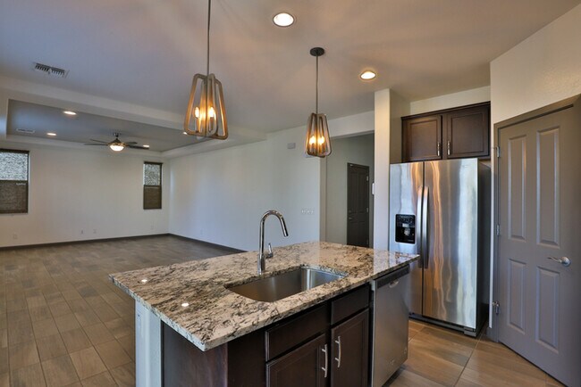 Building Photo - 9842 E Palladium Dr