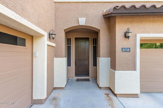 Foto del edificio - Eagle Glen Cul-de-sac Beauty