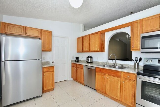 Foto del edificio - Beautiful 3/2 Spacious Home with a Fully F...
