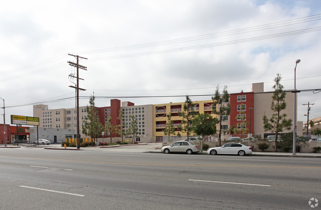 Building Photo - Colonia Corona Apartments