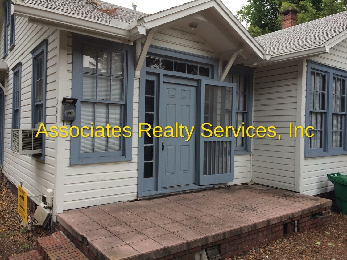 Primary Photo - One Bedroom One Bath Near UF ***NO PETS***