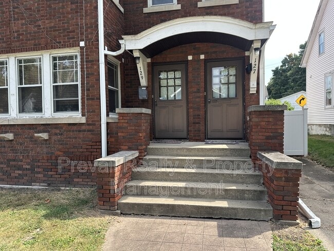 Building Photo - 127 Regan St