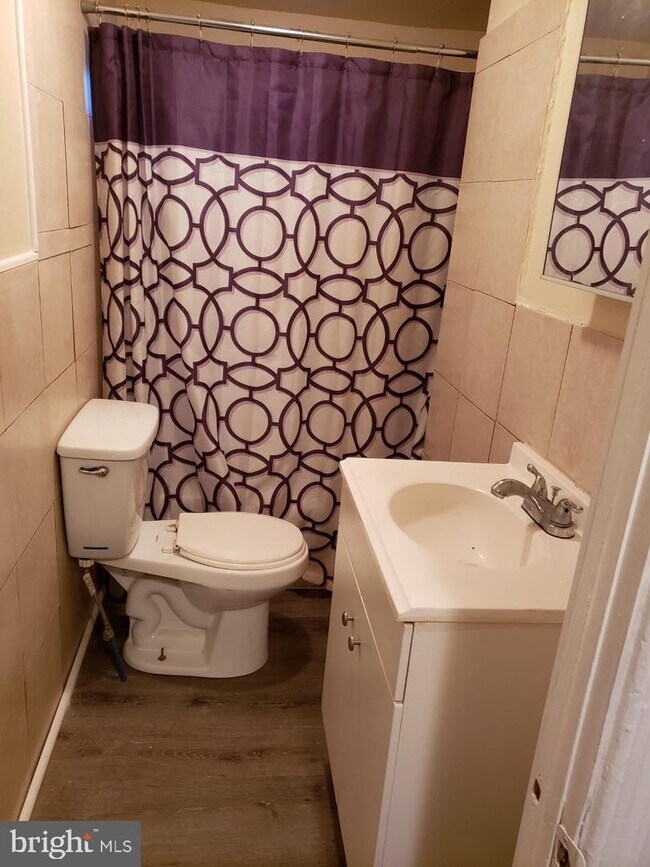 Building Photo - 3026 W 2nd St