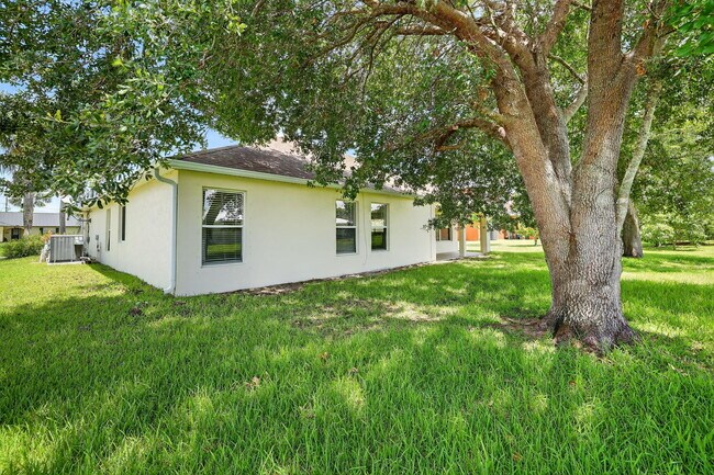 Building Photo - 4382 SW Appleseed Rd