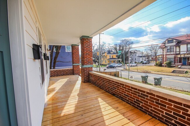 Foto del edificio - Stylish 2BR Retreat in Vibrant Highland Park Neighborhood!