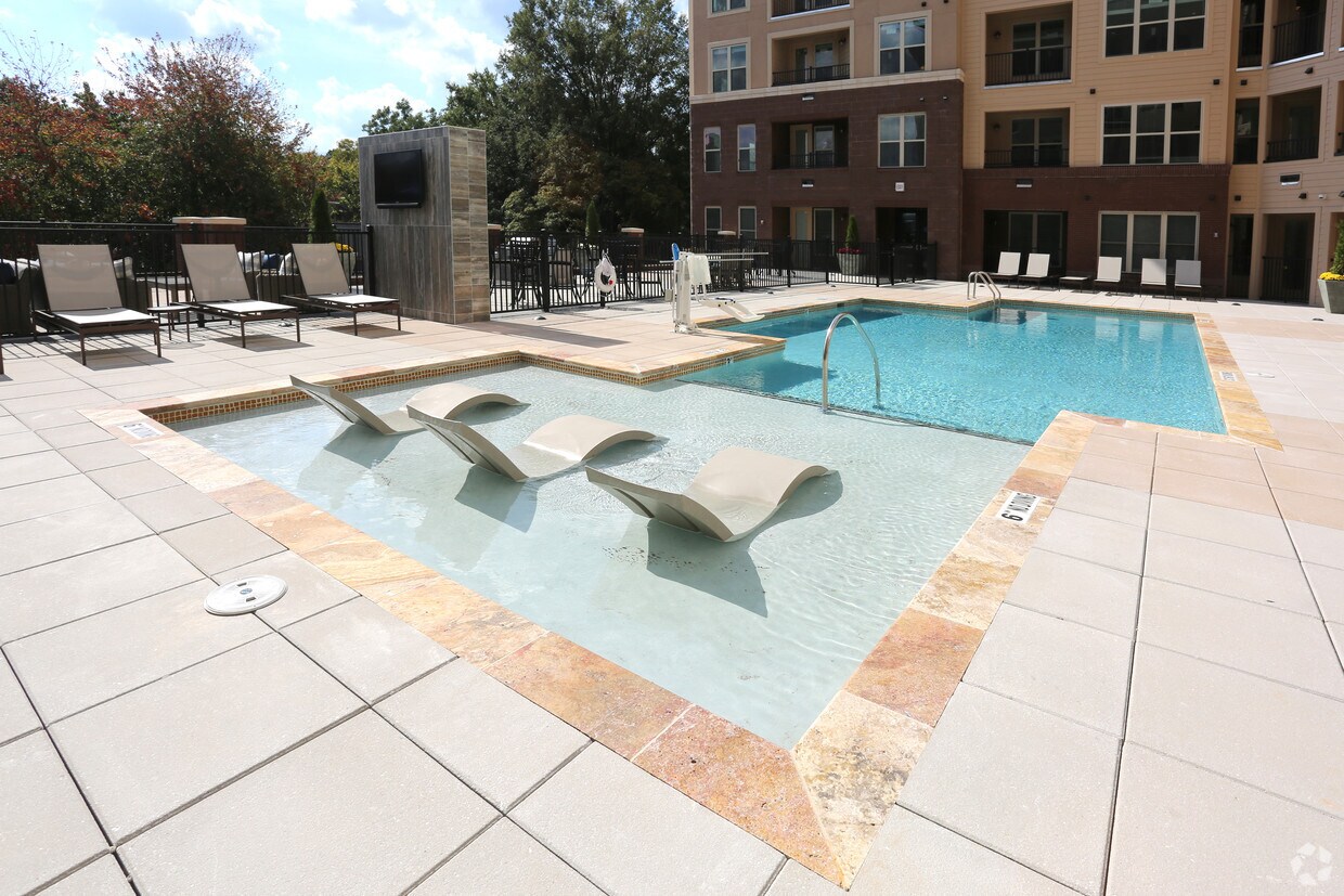 The Gramercy 650 W North St Raleigh, NC Apartments for Rent in