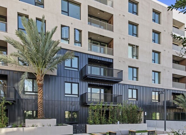 Building Photo - 3408 Rivington
