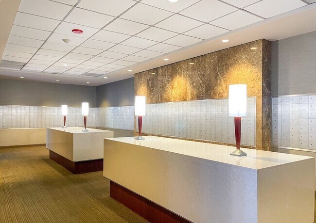 Foto del edificio - 655 W Irving Park Rd