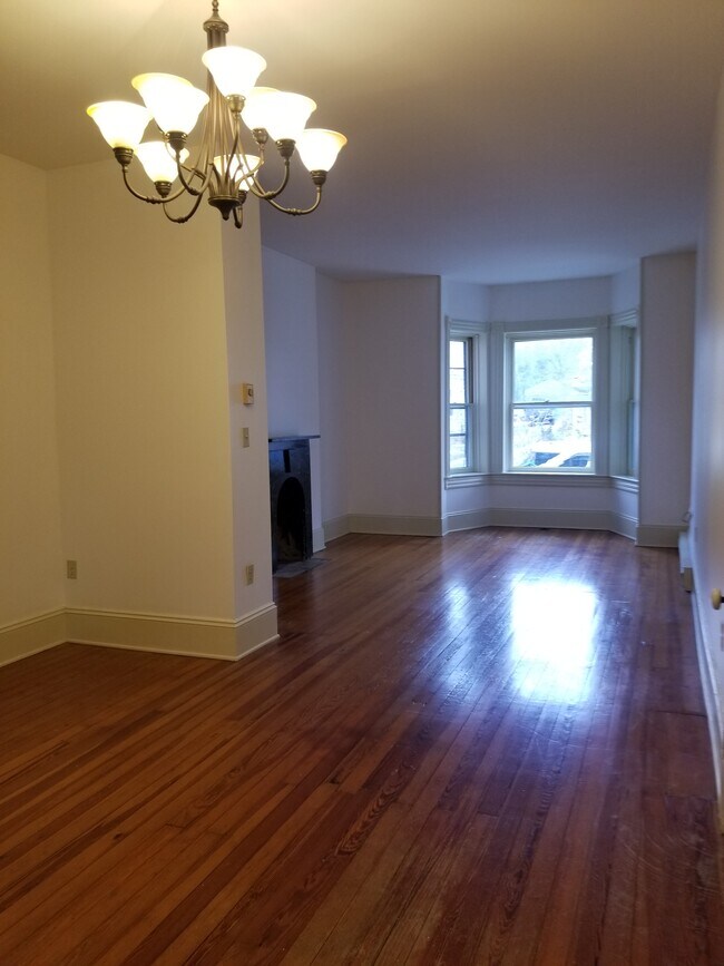 Building Photo - 121 Peyton St