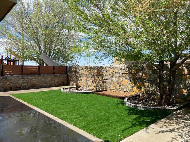 Foto del edificio - 299 Leslie Ct