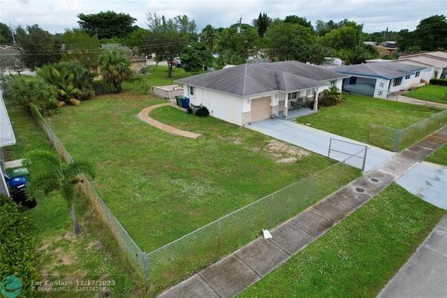 Building Photo - 2881 NW 24th Ct