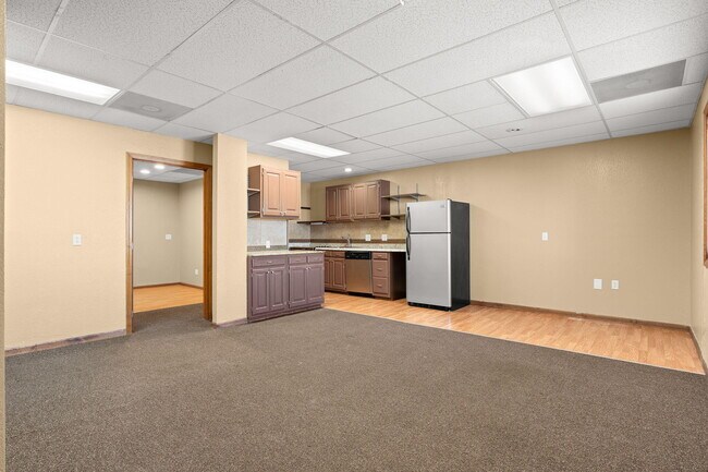 Building Photo - 1 Woodland Ave